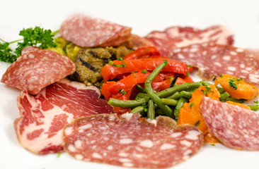 Assiette de charcuterie italienne