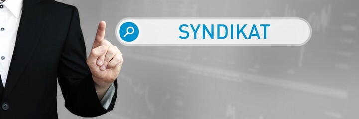 Syndikat. Mann im Anzug zeigt mit dem Finger auf ein Suchfeld. Das Wort Syndikat steht in der Suche. Symbol für Business, Finanzen, Statistik, Analyse, Wirtschaft