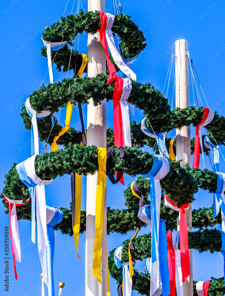 Wall mural bavarian maypole