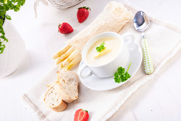 Delicious white asparagus cream soup