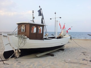 Fischerboot am Ostseestrand