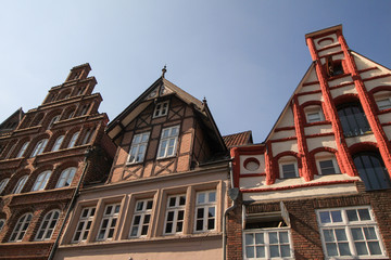 Fototapeta na wymiar Hanseatische Giebel am Lüneburger Stintmarkt
