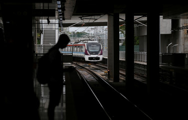 boarding the salvador metro