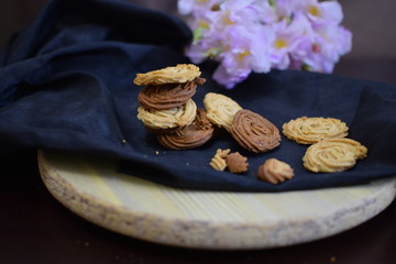 Chocolate and vanilla flavor whole wheat cookies  