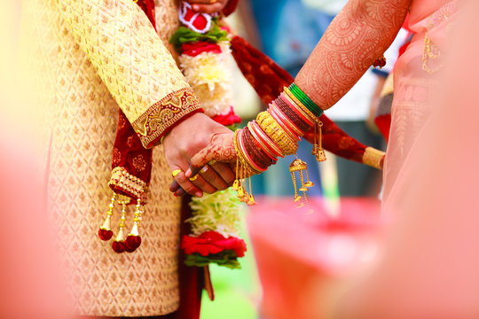 अपनी शादी के एल्बम के लिए इन खूबसूरत पलों को कैमरे में करवाएं कैद | Capture  these beautiful moments for your wedding album in hindi - Hindi Boldsky