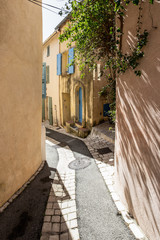 Altstadtidylle in Cogolin, einer Kleinstadt in der Provence im Süden Frankreichs