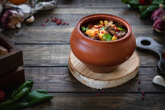 Roast in a clay pot. Braised beef with vegetables. A dish of Georgian cuisine. Chanahi