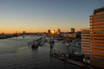 Fototapeta premium Panoramic view of the Port of Hamburg in the Hafen City at Elbe river at sunset/twilight