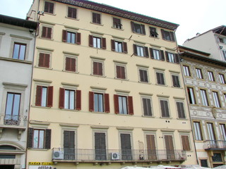 Fototapeta premium The fresh appearance of the medieval buildings of Florence is no different from the modern buildings on the streets of the city.