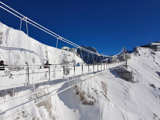 Austria zima szczyt góry kładka narty