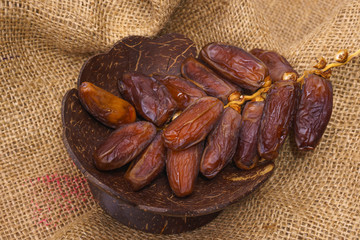 dates on deco coconut shell pot