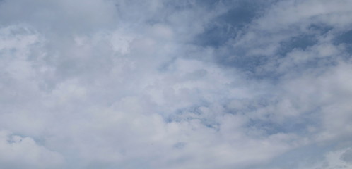 Cielo e nuvole in primavera