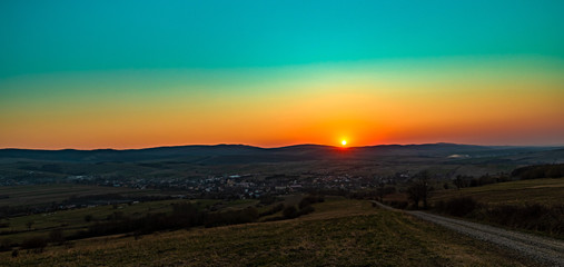 Zachód słońca , góry, wiosna, wioska, miejscowość,    © Kamil