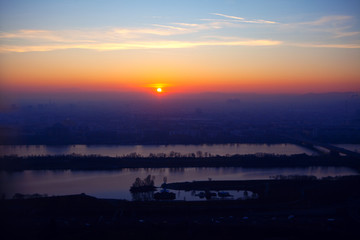 Obraz premium Aerial view of Vienna and Danube in the evening