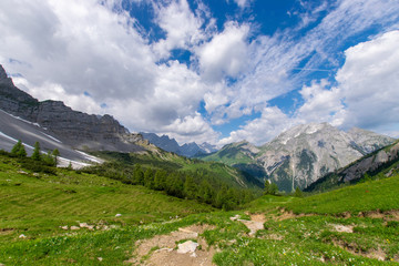 Fototapeta na wymiar Mountain scenery in the Karwendel-Mountains, Austria 