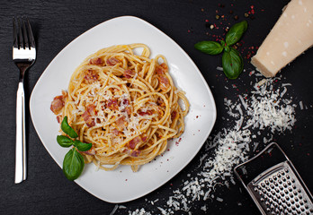 Amazing spaghetti carbonara with delicious bacon - obrazy, fototapety, plakaty