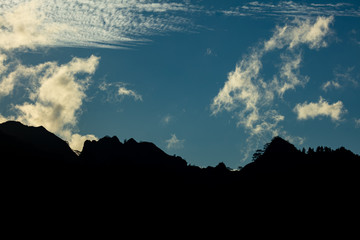 silhouette des montagnes de l'ile de Moorea