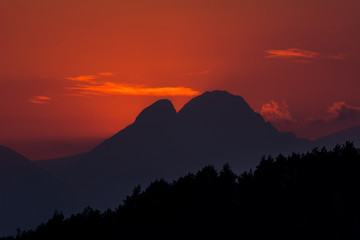 Obraz premium A sunset with the silhouette of the Pedraforca, a famous mountain in Catalonia.