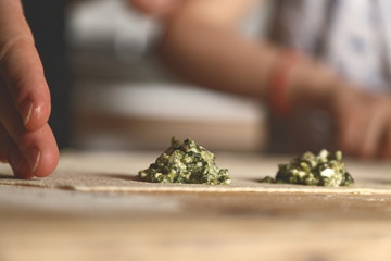 Ravioli artigianali vegetariani fatti in casa secondo antica tradizione italiana
