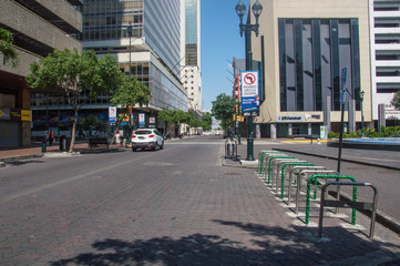 Ciudad de Guayaquil en Cuarentena, ciudad vacía, calles sin autos y sin gente, panemia. Quédate...
