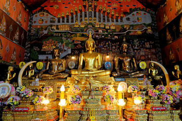 Naklejka premium Golden Buddha in Wat Phanan Choeng - Ayutthaya - Thailand