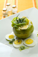 Pomodoro ripieno e uova sode