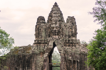 Obraz premium Bayon Castle or Prasat Bayon Khmer temple at Angkor in siem reap Cambodia