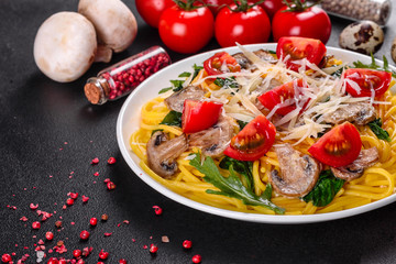 Spaghetti with mushrooms, cheese, spinach, rukkola and cherry tomatoes