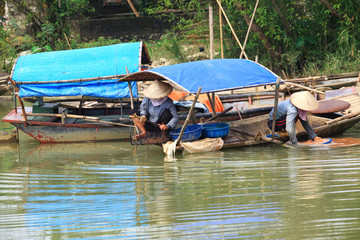 połów na rzece w Wietnamie