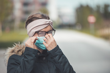 Woman with facemask and tarnished glasses, corona concept