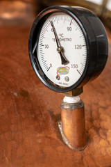 pressure gauge with a manometer
