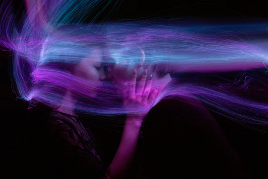 freezlight new photo art direction, long exposure photo without photoshop, light drawing at long exposure, portrait of a couple
