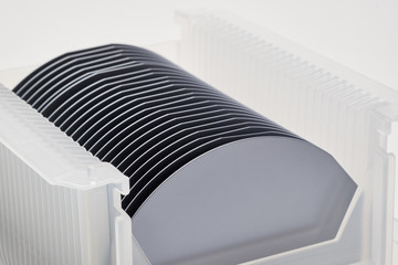 Silicon wafers in plastic container
