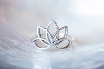 Oriental female metal ring in the shape of the lotus