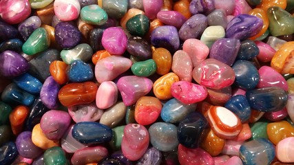 kolorowe kamienie jak cukierek