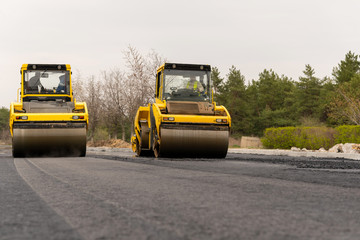 The vibratory roller levels the asphalt pavement