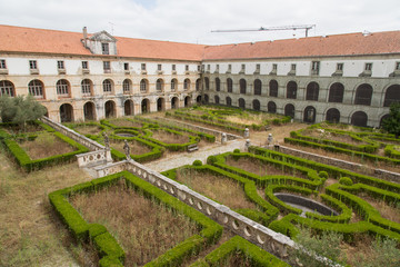 Alcobaça, Portugal: Renovierung des berühmten Klosters Mosteiro de Santa Maria und seine Garten...