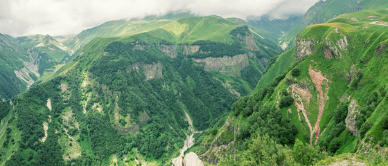 Panorama na góry Kaukaz