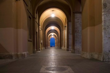 Obraz premium Night view of an historic porch in the cityof Perugia, Italy