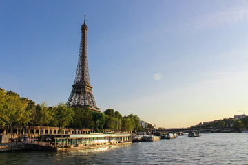 Fototapeta na wymiar Eiffel Tower at sunset