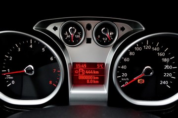 Odometer reading 80000 km traveled on a car instrument panel
