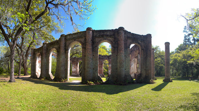 Old Sheldon ChuThe ruins of Sheldon Church built in 1745 near Beaufort South Carolina