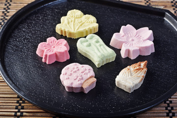 Obraz na płótnie Canvas Japanese colorful sugar candy on tray 