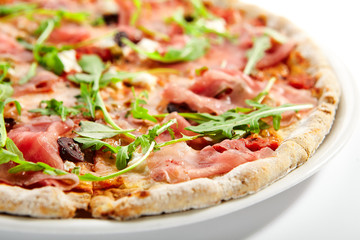 Pizza with parma ham and artichoke