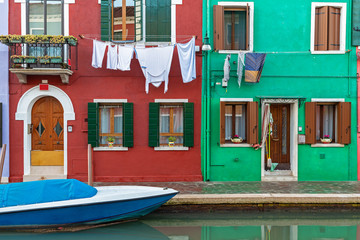 Fototapeta na wymiar Haus in Burano, Venedig nach Hochwasser