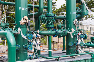 pipes, industrial elements, screws, pressure, pressure structures.