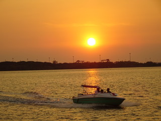 Evening speedboat experience at Cochin