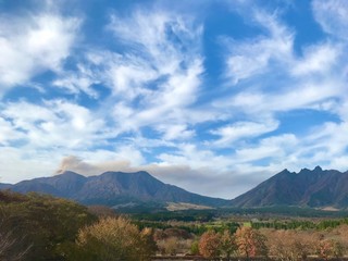 南阿蘇からみた阿蘇山と根子岳