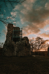 Burg im Sonnenuntergang  - 339055678