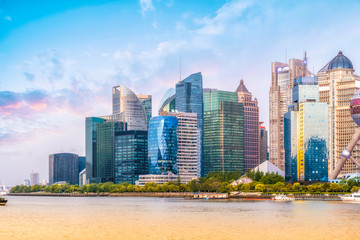 Obraz premium Shanghai, China city skyline on the Huangpu River.